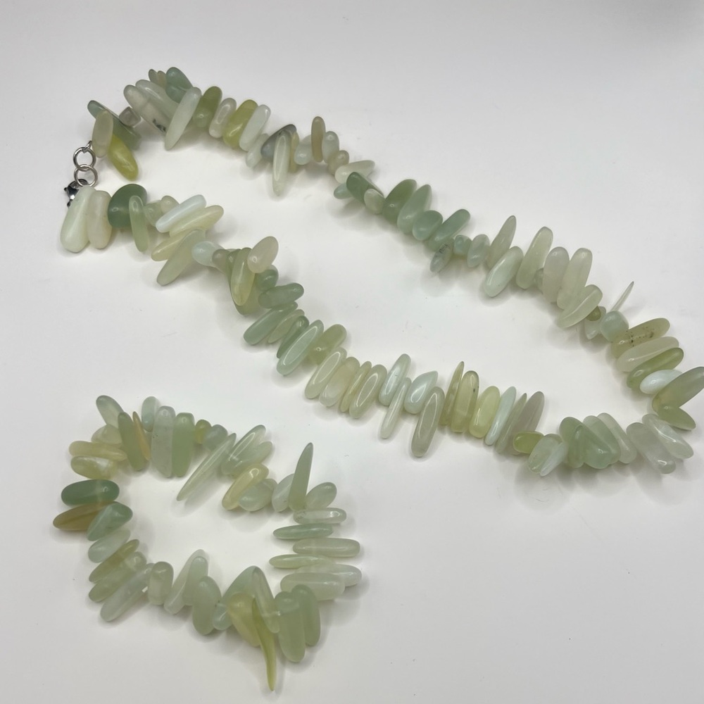 🚨 FINAL SALE 🚨
Prehnite stone necklace and matching bracelet